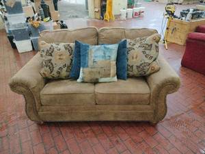 lot 1055 image: Traditional Nailhead Trim Upholstered Loveseat