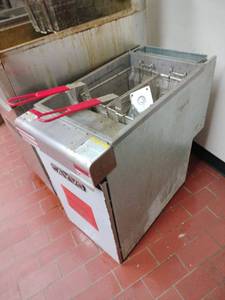 lot 1066 image: Cayvo Commercial Double Basket Deep Fryer - Retail $834.00