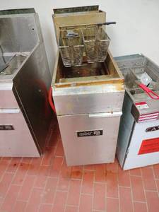 lot 1067 image: Asber Double basket Commercial Deep Fryer - Retail $1499.99