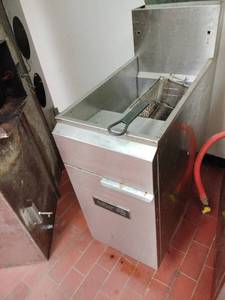 lot 1068 image: Asber Double basket Commercial Deep Fryer - Only one Basket - Retail $1499.99