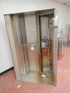 lot 1069 image: Superior Hoods Commercial Kitchen Grill Vent Exhaust Hood - Retail $0
