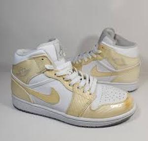 lot 29889 image: Nike Air Jordan 1 Phat Sneakers White Gray - 13 - Retail $150