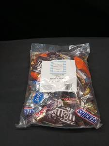 lot 4505 image: Hampton Popcorn and Candy Company Chocolate Mix 2 LB