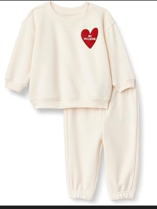 lot 4707 image: Valentines Day Heart Sweatsuit Set for Toddlers 3T
