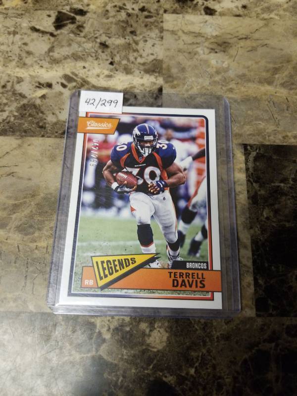 lot 895 image: 2018 Panini Classics Football Terrell Davis Denver Broncos Card 42299
