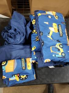 lot 7431 image: Kids Construction Comforter Set