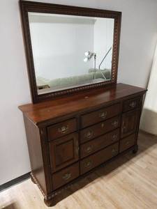 Kincaid Solid Wood Carved Bureau Dresser with Mirror. MATCHING NIGHTSTANDS IN NEXT LOT
