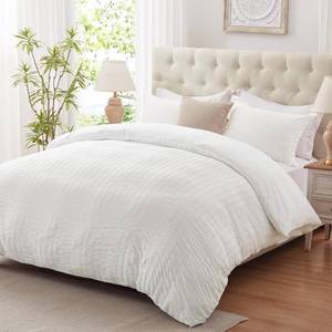 lot 8808 image: Cozyide White Twin Duvet Cover, 2 Pieces Bedding Duvet Covers, Soft Breathable Seersucker Duvet Cover Set with Zipper Closure and Corner Ties (1 Duvet Cover 68x90  1 Pillow Sham 20x26)