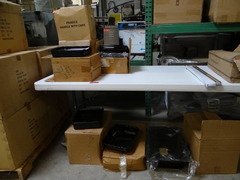 lot 7172 image: Assorted Lot of Black Plastic Dishes