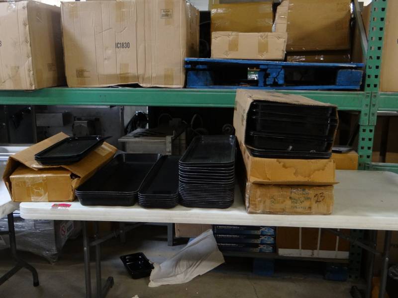 lot 7173 image: Assorted Sizes of Black Trays