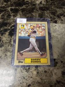 lot 1137 image: 1987 Topps Barry Bonds Pittsburgh Pirates Rookie Baseball Card