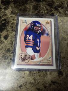 lot 1162 image: 1992 Upper Deck Football Heroes Walter Payton Chicago Bears Card
