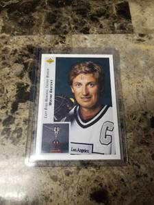 lot 1184 image: 1992 Upper Deck Wayne Gretzky Los Angeles Kings Hockey Card