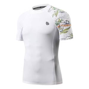 lot 8440 image: Mens Basic Skins UPF 50 Short Sleeve Rash Guard Sunset White L