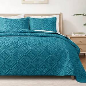 lot 8520 image: Exclusivo Mezcla King Quilt Bedding Set, Lightweight Soft Bedspreads Coverlets with 2 Pillow Shams, Modern Teal Oversized Quilts King Size for All Seasons