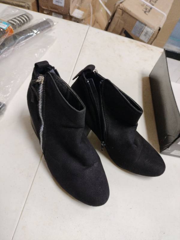 lot 35807 image: black suede ankle boots - 8