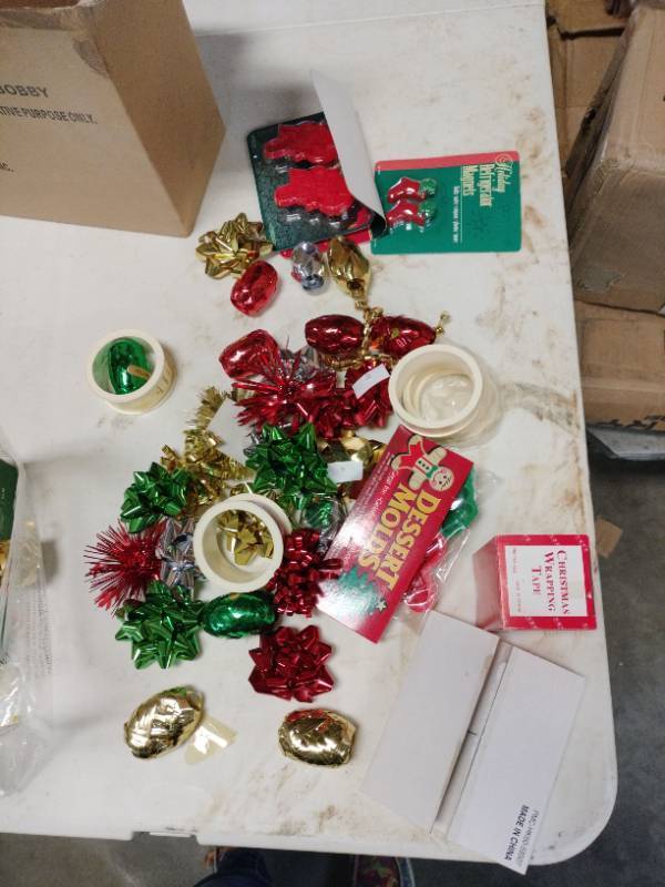 lot 35823 image: Miscellaneous Christmas Items