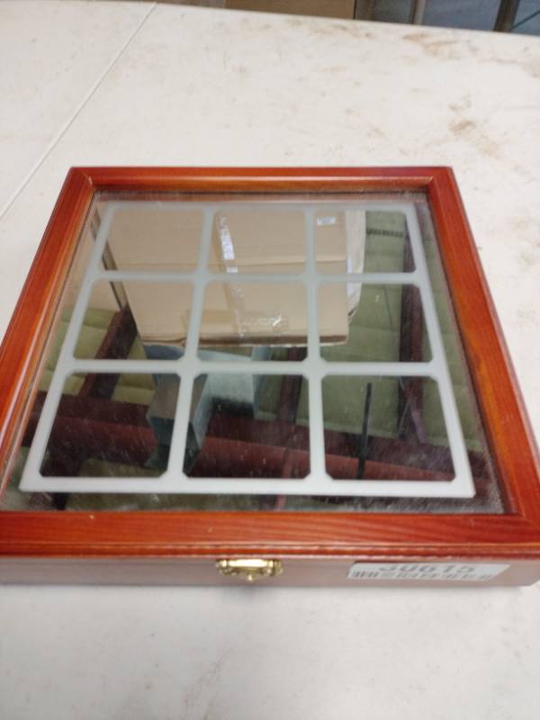 lot 35841 image: Glass Tic Tac Toe Board Set