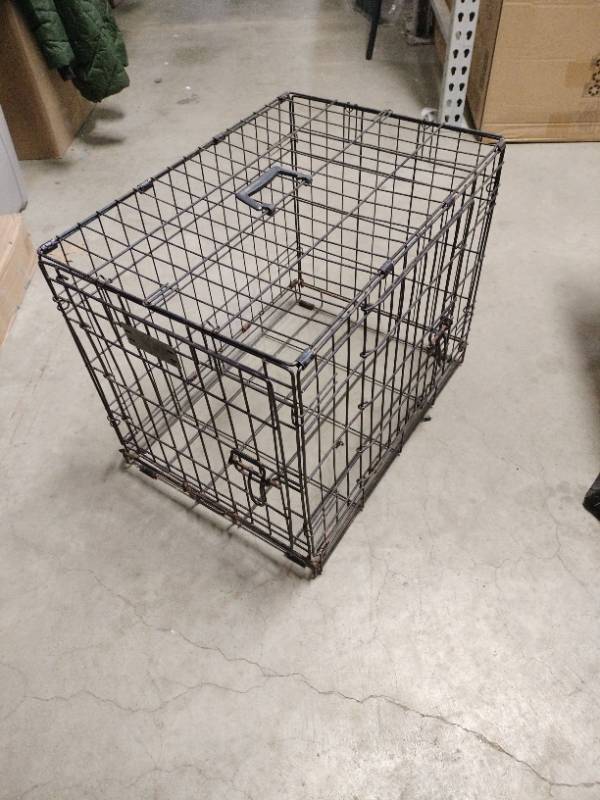 lot 33694 image: Small Collapsible Animal Kennel