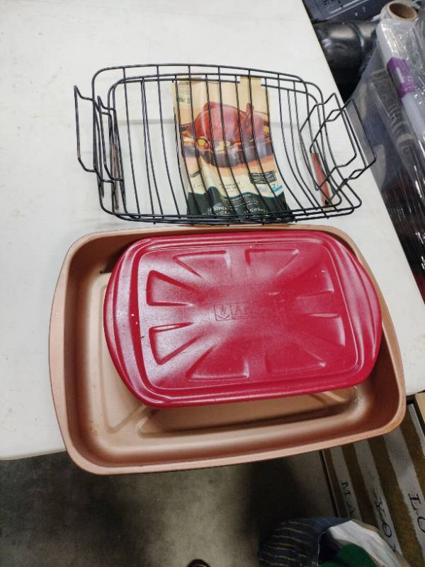 lot 33802 image: Miscellaneous Kitchen Items