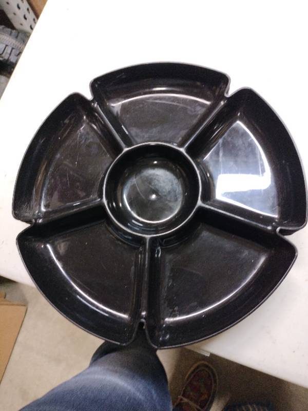 lot 33803 image: American Maid 6 Section Snack Tray - 4 Pack