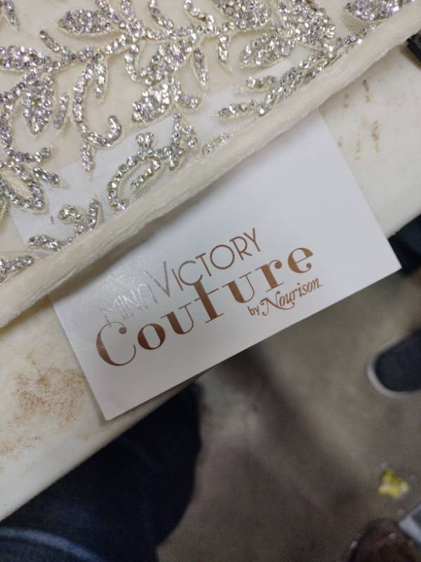 lot 33813 image: Mina Victory Couture Table Runner