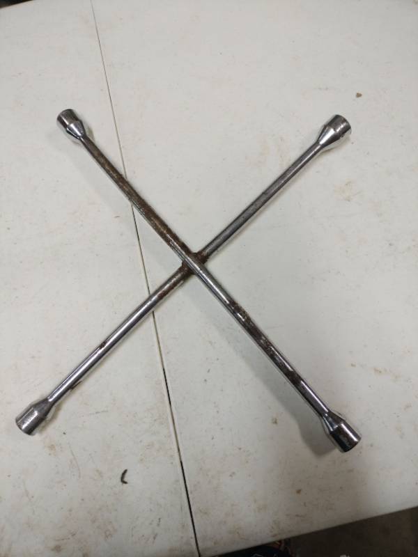 lot 33827 image: Heavy Duty Tire Iron