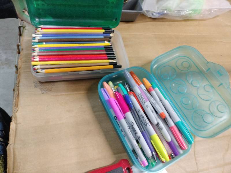 lot 30986 image: Miscellaneous Markers and Colored Pencils