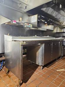 lot 19368 image: Commercial Kitchen Exhaust Hood System with Refrigeration Unit