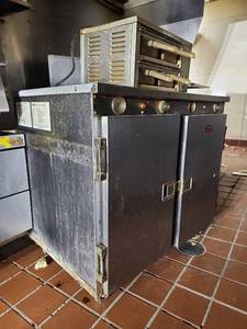 lot 19370 image: FWE Handy Line Commercial Food Warmer Cabinet  Model HLC-16