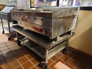 lot 19385 image: Vulcan 4ft Commercial Tortilla Flat Top Griddle with Stand