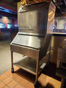 lot 19386 image: Carter-Hoffmann Commercial Food Warming Cabinet  Model CW4