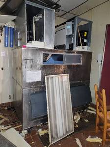 lot 19390 image: Commercial Ice Maker Machine