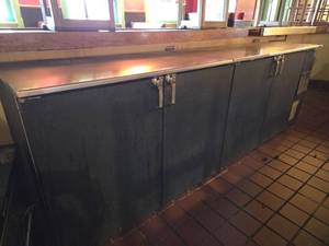 lot 19401 image: Commercial 5ft Under-Counter Bar Refrigerator