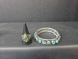 lot 63 image: Southwestern Turquoise Jewelry Set (Both Non-Magnetic)