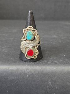 lot 104 image: Native American Sterling Silver Turquoise and Coral Ring 5.76gm