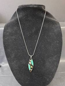 lot 106 image: Alpaca Sterling Silver Turquoise and Shell Inlay Pendant Necklace 7.14gm
