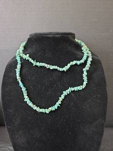 lot 114 image: Natural Turquoise Chip Necklace