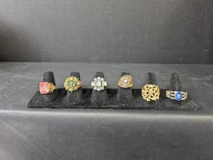 lot 142 image: Collection of 6 Decorative Costume Rings