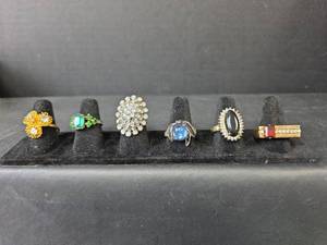 lot 148 image: Costume Jewelry Ring Collection