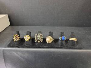 lot 179 image: Mixed Stone Fashion Ring Collection
