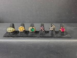 lot 199 image: Decorative Costume Ring Collection