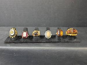 lot 206 image: Decorative Costume Ring Collection