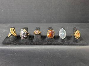 lot 207 image: Costume Jewelry Ring Collection