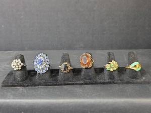 lot 208 image: Collection of Decorative Fashion Rings
