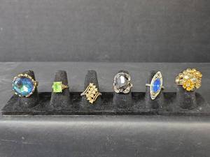 lot 210 image: Costume Jewelry Ring Collection