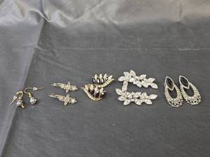 lot 242 image: Crystal Earring Collection