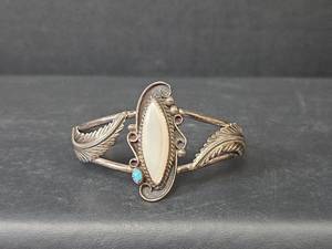 lot 251 image: Native American Mother of Pearl and Turquoise Cuff Bracelet