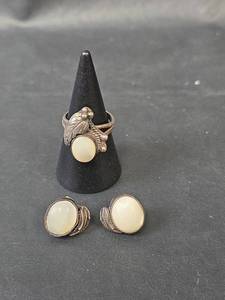 lot 252 image: Sterling Silver Moonstone Ring and Earrings Set with Leaf Design