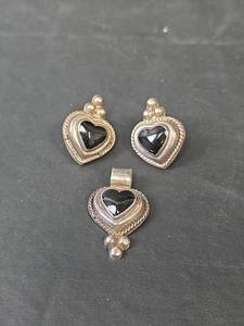 lot 253 image: Sterling Silver Black Onyx Heart Pendant and Earrings Jewelry Set